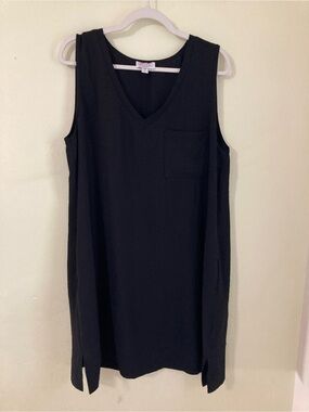MoCo Black Sleeveless V-Neck Shift Dress with Pocket -